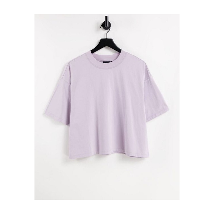 Plain light-lavender crewneck with a relaxed silhouette.